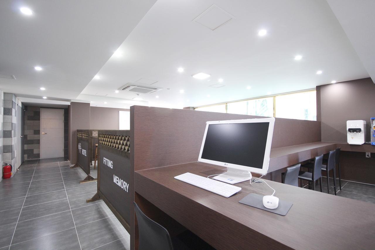 春天酒店 金海市 外观 照片