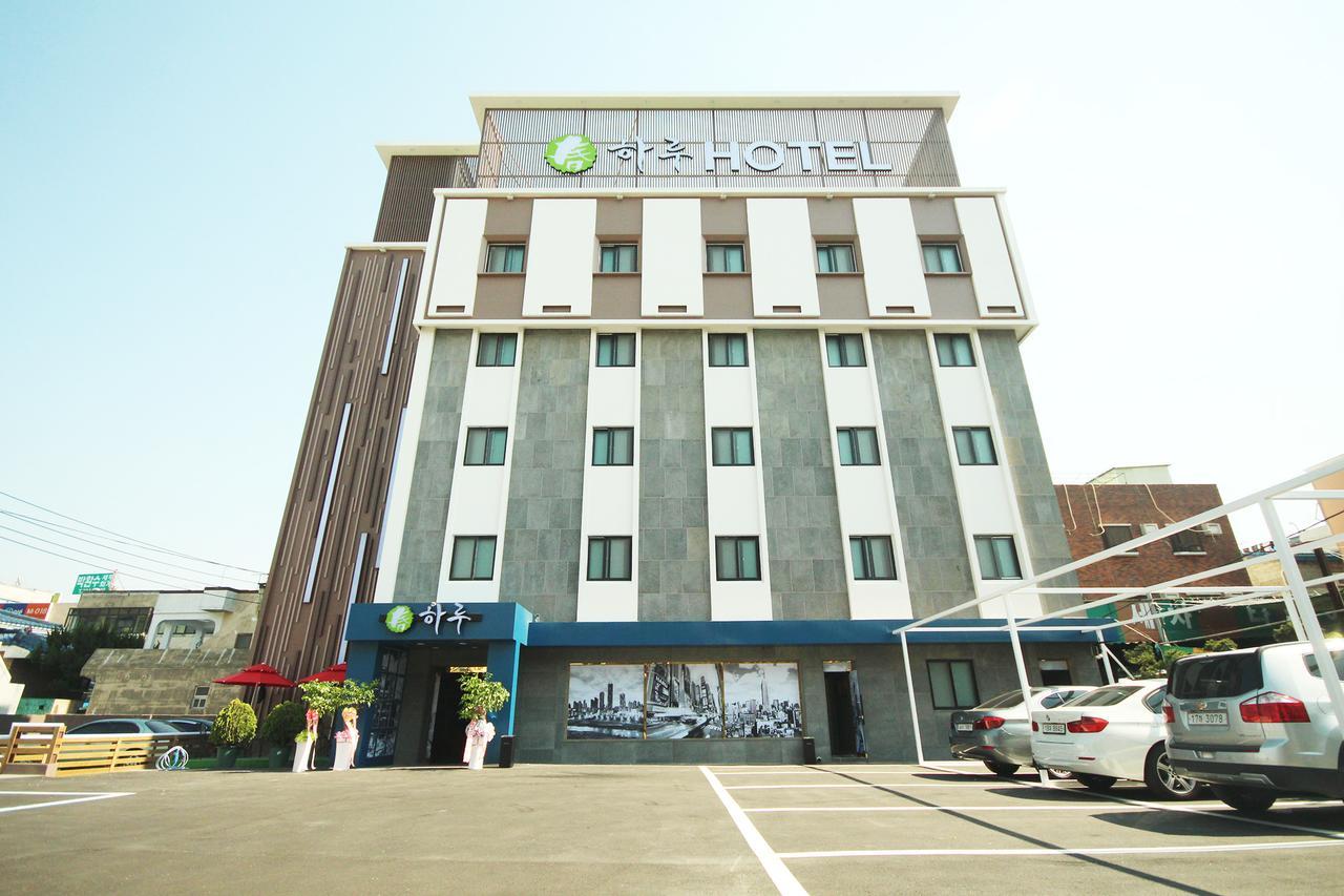 春天酒店 金海市 外观 照片