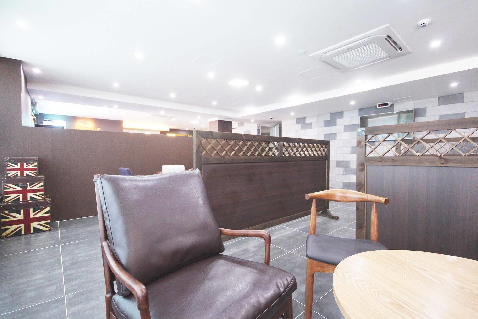 春天酒店 金海市 外观 照片